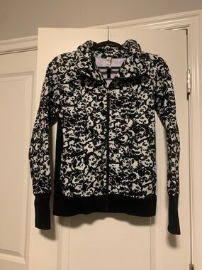 lululemon athletica Black & White Abstract Print Full Zip Sweatshirt, Sz 4, GUC